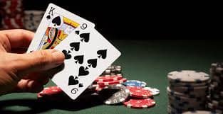 shwe9 mobile APP တွင် Sportsbook နှင့် Live Casino ကစားနေသောမြင်ကွင်း