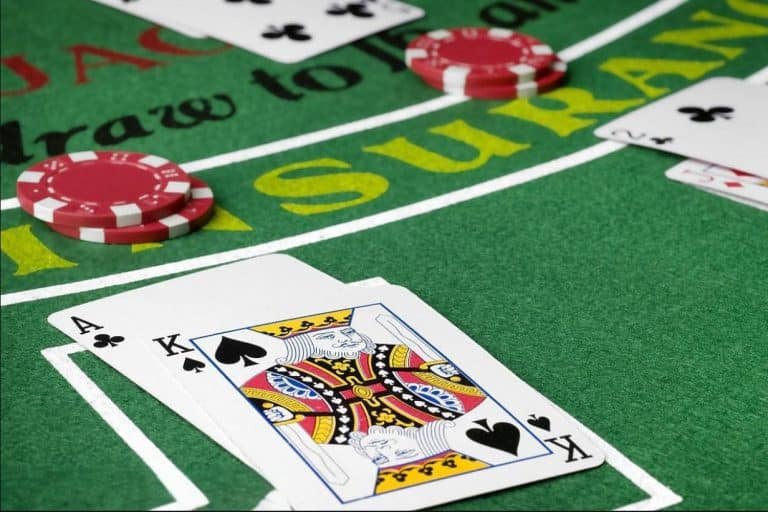 shwe9 APP Slots section တွင် Jackpot ဂိမ်းများ ကစားနေသောမြင်ကွင်း